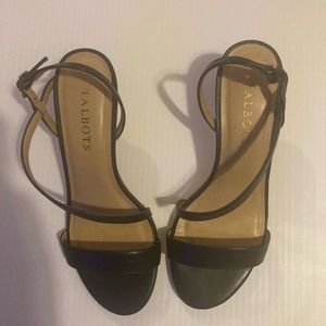 Navy Talbots kitten heel